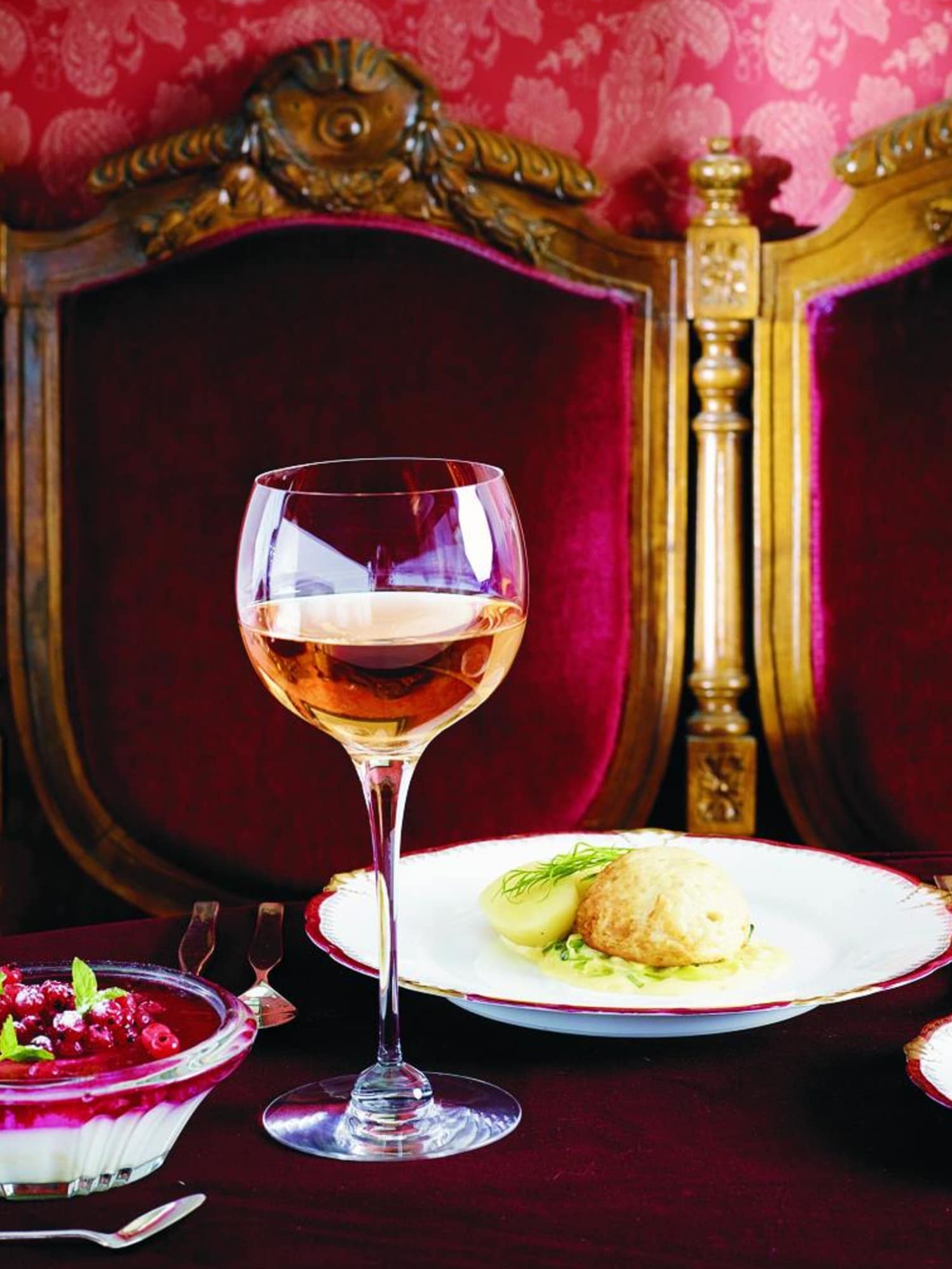 Tertin kartano viinilasi ja annos